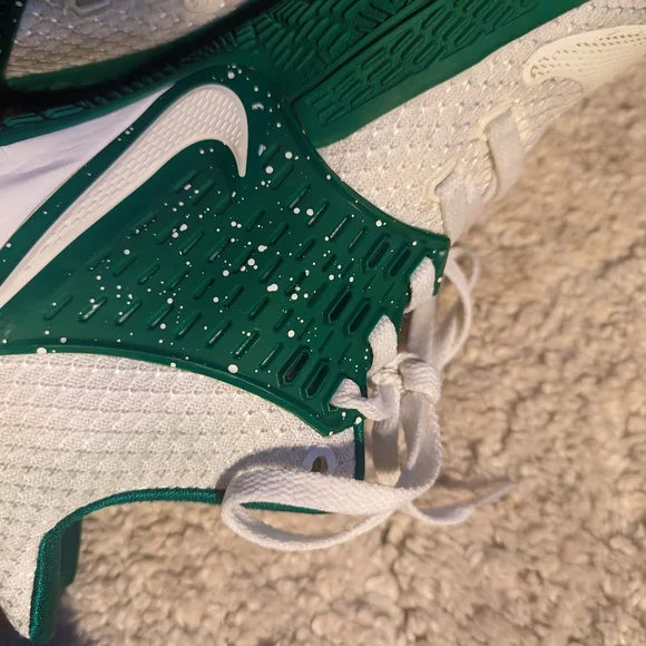 Nike youth 7 Kyrie green and white speckle worn but good condition - Picture 3 of 12